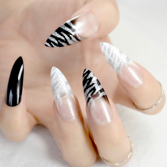 Accessories - PRESS ON NAILS Pre-designed EXTRA LONG STILETTO